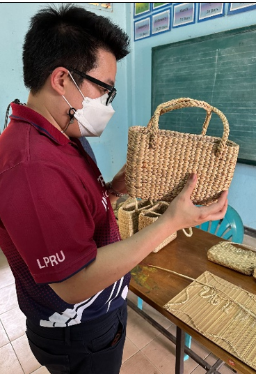 คณะวิจัย โครงการ “การพัฒนานวัตกรรมเพื่อการแก้ปัญหาผักตบชวาในแม่น้ำวังภายใต้หลักปรัชญาเศรษฐกิจพอเพียง
