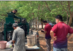 คณะวิจัย โครงการ “การพัฒนานวัตกรรมเพื่อการแก้ปัญหาผักตบชวาในแม่น้ำวังภายใต้หลักปรัชญาเศรษฐกิจพอเพียง